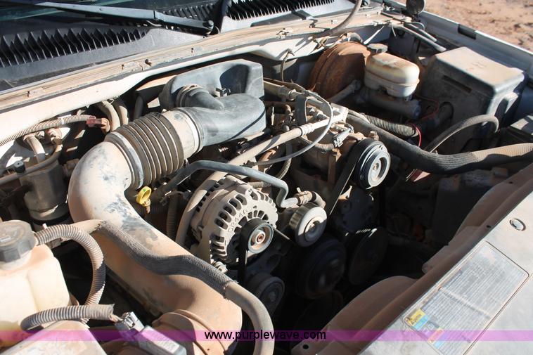 image for item H8033 2005 Chevrolet Silverado 1500 pickup truck