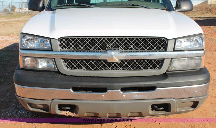 image for item H8033 2005 Chevrolet Silverado 1500 pickup truck