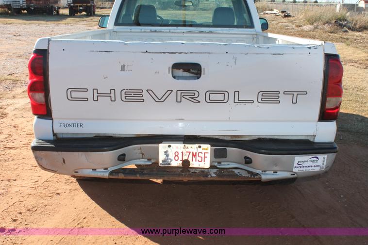image for item H8033 2005 Chevrolet Silverado 1500 pickup truck