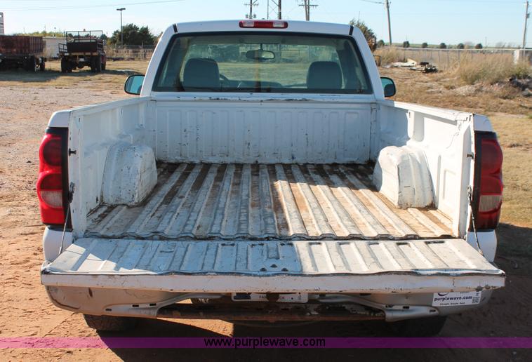 image for item H8033 2005 Chevrolet Silverado 1500 pickup truck