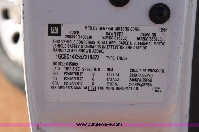 image for item H8033 2005 Chevrolet Silverado 1500 pickup truck