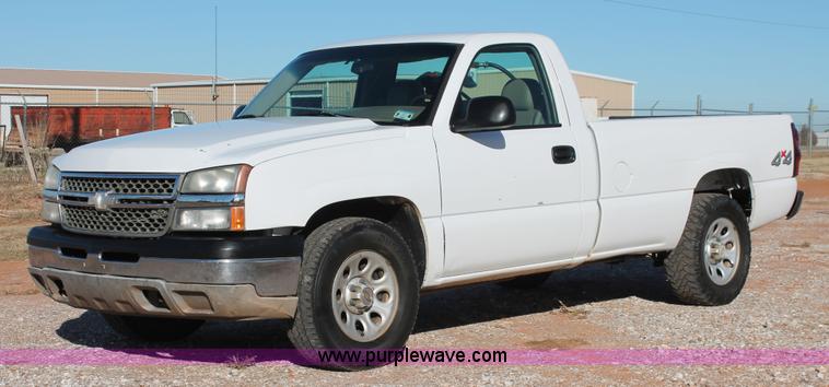 image for item H8034 2006 Chevrolet Silverado 1500 LS pickup truck