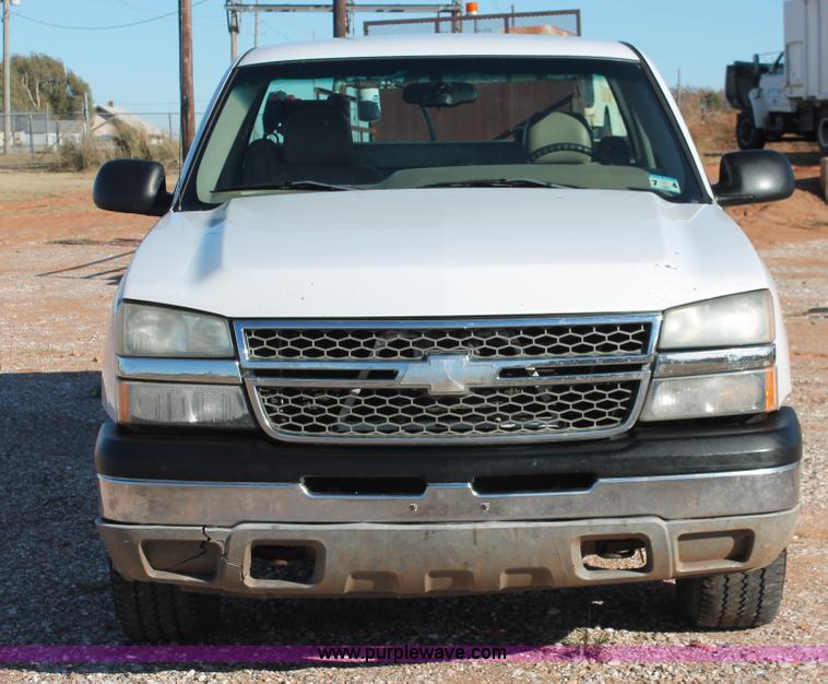 image for item H8034 2006 Chevrolet Silverado 1500 LS pickup truck