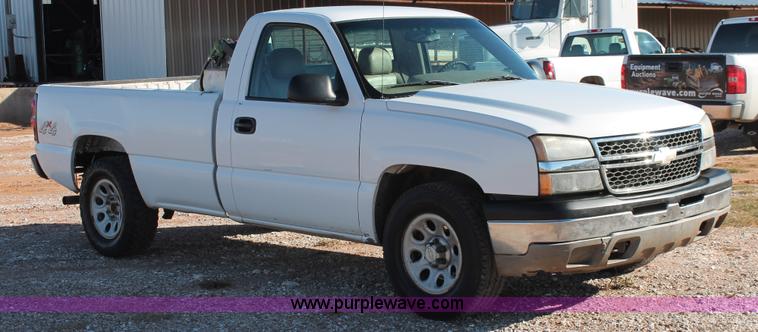 image for item H8034 2006 Chevrolet Silverado 1500 LS pickup truck