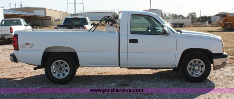 image for item H8034 2006 Chevrolet Silverado 1500 LS pickup truck