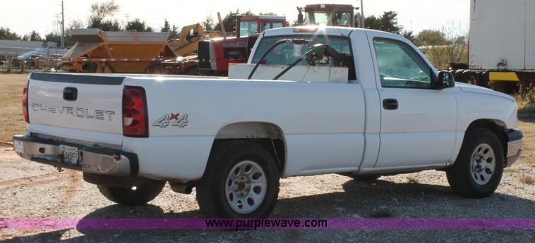 image for item H8034 2006 Chevrolet Silverado 1500 LS pickup truck