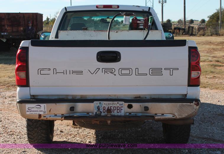 image for item H8034 2006 Chevrolet Silverado 1500 LS pickup truck