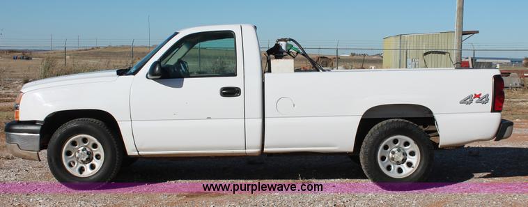 image for item H8034 2006 Chevrolet Silverado 1500 LS pickup truck