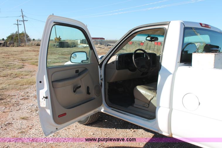 image for item H8034 2006 Chevrolet Silverado 1500 LS pickup truck