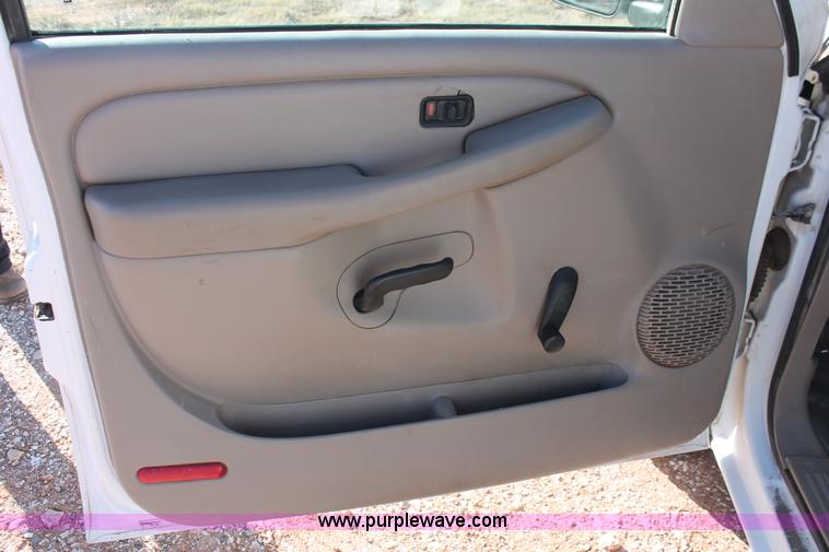 image for item H8034 2006 Chevrolet Silverado 1500 LS pickup truck