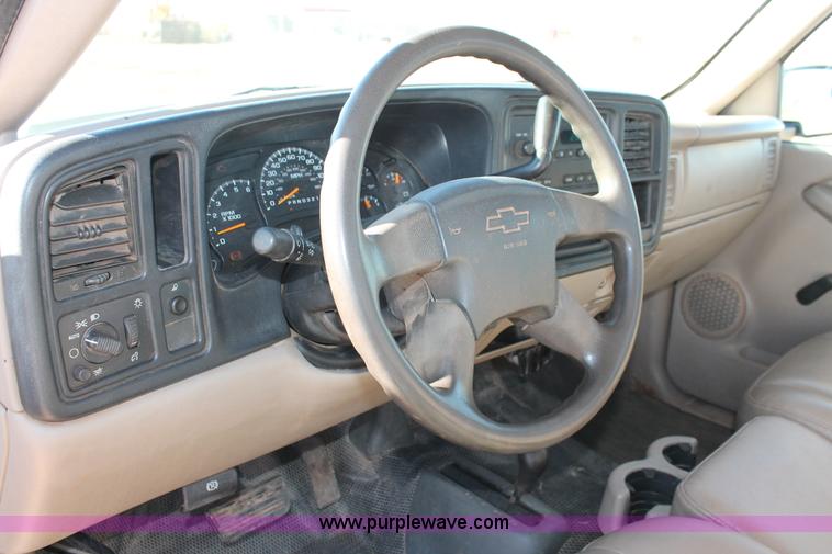 image for item H8034 2006 Chevrolet Silverado 1500 LS pickup truck