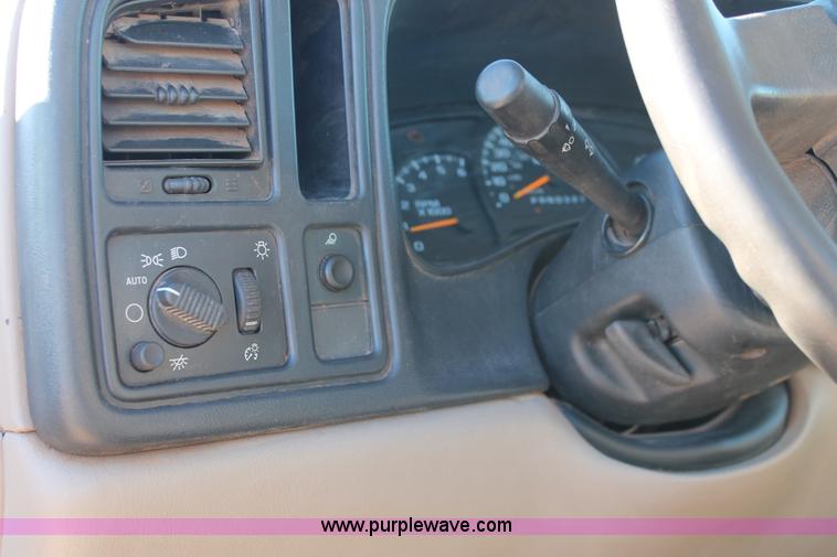 image for item H8034 2006 Chevrolet Silverado 1500 LS pickup truck