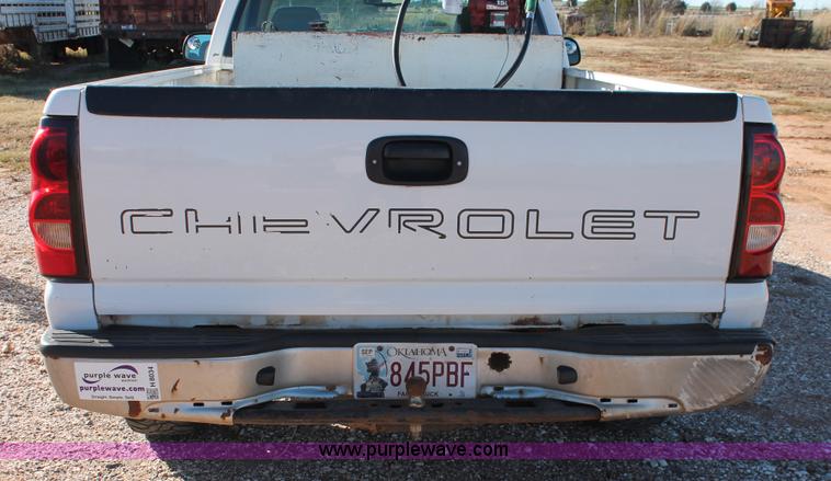 image for item H8034 2006 Chevrolet Silverado 1500 LS pickup truck