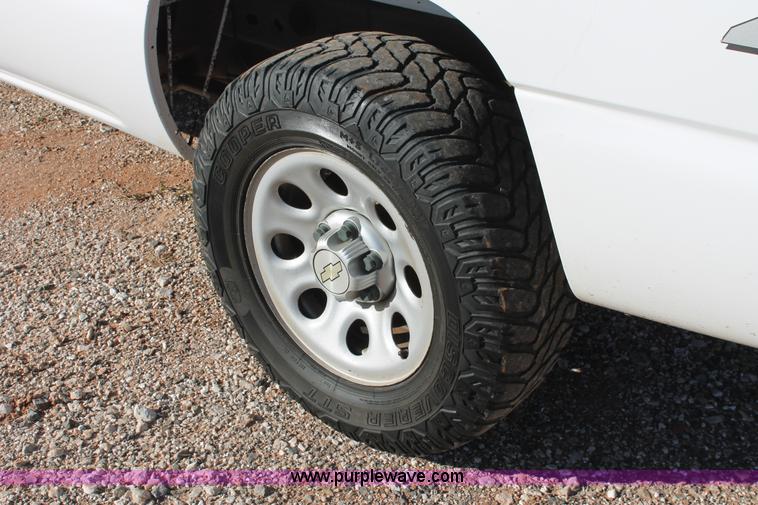 image for item H8034 2006 Chevrolet Silverado 1500 LS pickup truck