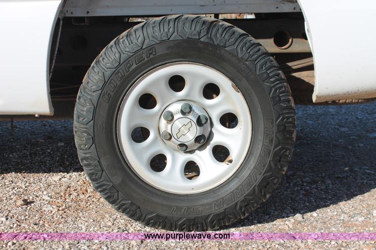 image for item H8034 2006 Chevrolet Silverado 1500 LS pickup truck