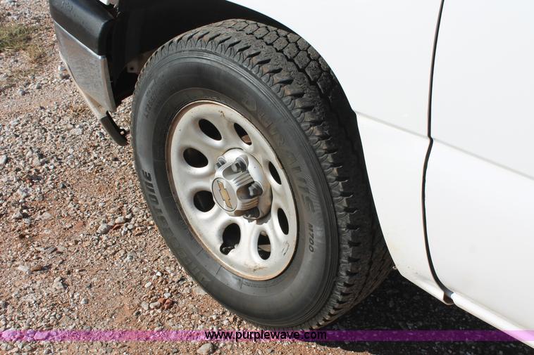 image for item H8034 2006 Chevrolet Silverado 1500 LS pickup truck