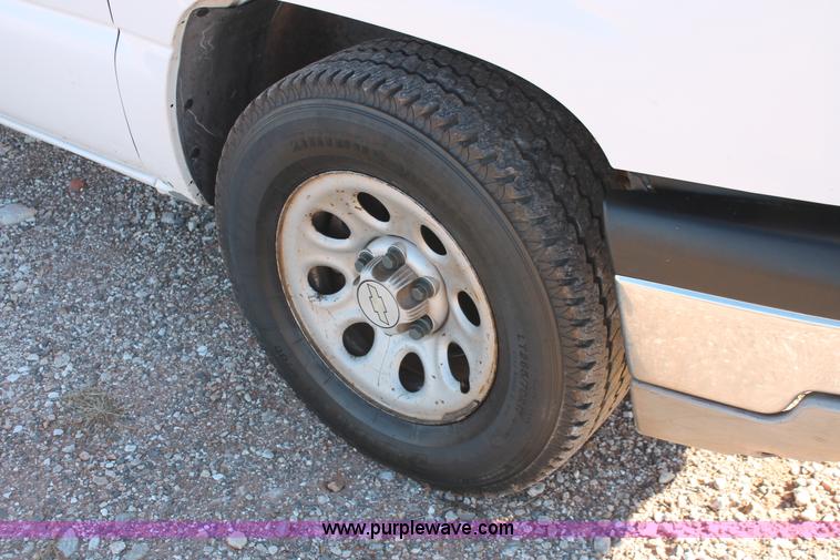 image for item H8034 2006 Chevrolet Silverado 1500 LS pickup truck