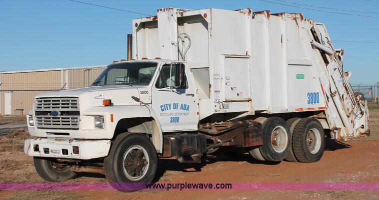 image for item H8036 1991 Ford F800 refuse truck