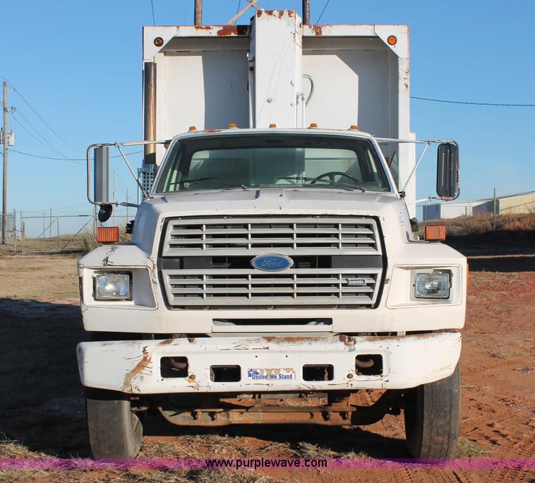 image for item H8036 1991 Ford F800 refuse truck