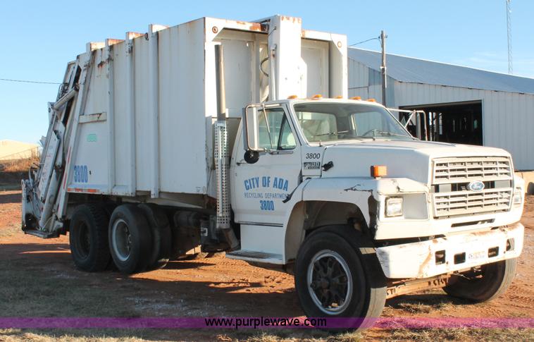image for item H8036 1991 Ford F800 refuse truck