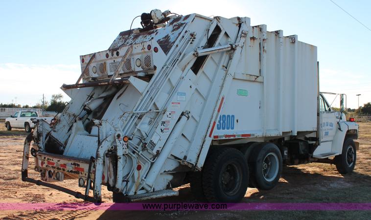 image for item H8036 1991 Ford F800 refuse truck