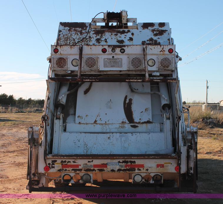 image for item H8036 1991 Ford F800 refuse truck