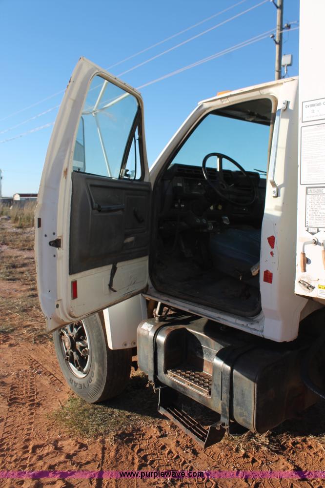 image for item H8036 1991 Ford F800 refuse truck