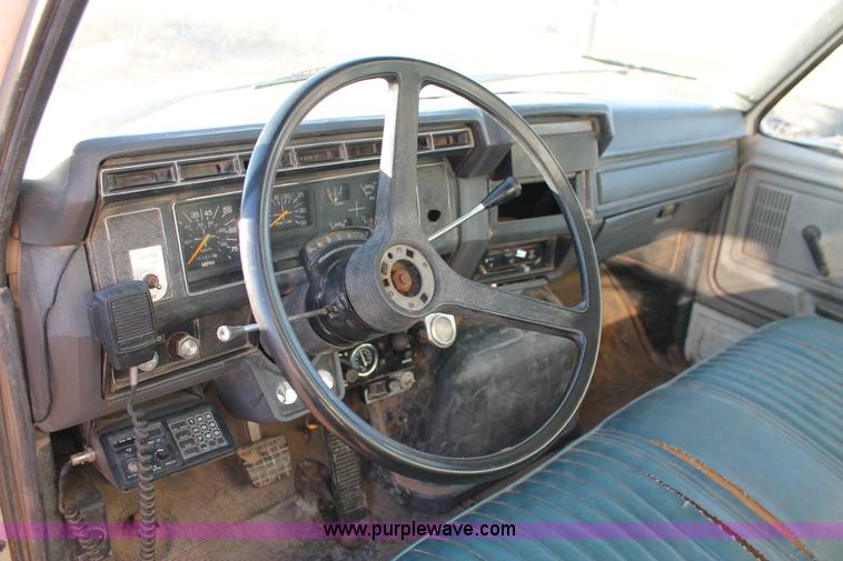 image for item H8036 1991 Ford F800 refuse truck