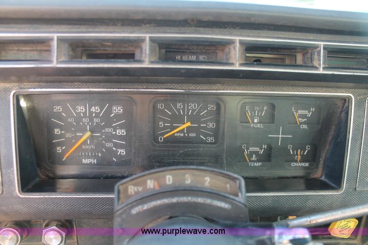 image for item H8036 1991 Ford F800 refuse truck