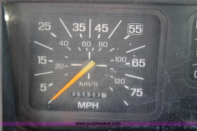 image for item H8036 1991 Ford F800 refuse truck