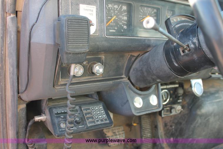 image for item H8036 1991 Ford F800 refuse truck