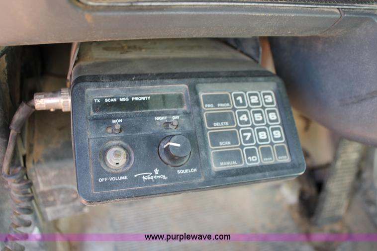 image for item H8036 1991 Ford F800 refuse truck