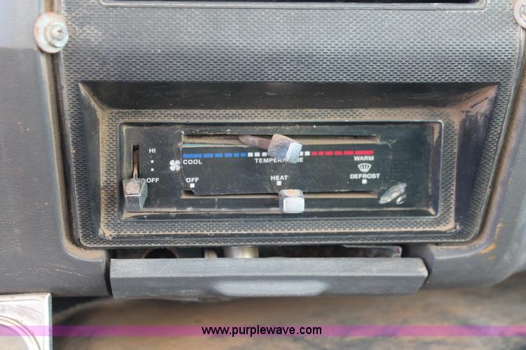 image for item H8036 1991 Ford F800 refuse truck