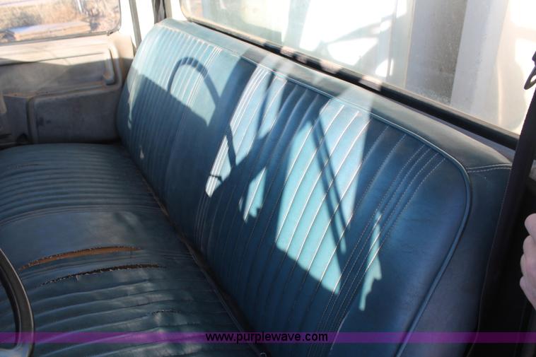 image for item H8036 1991 Ford F800 refuse truck