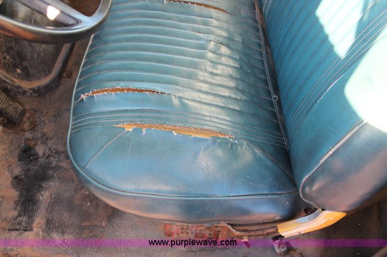 image for item H8036 1991 Ford F800 refuse truck