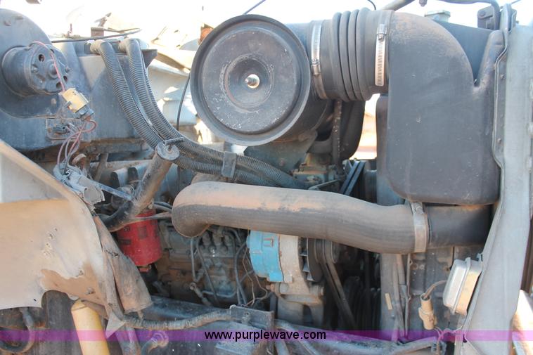 image for item H8036 1991 Ford F800 refuse truck