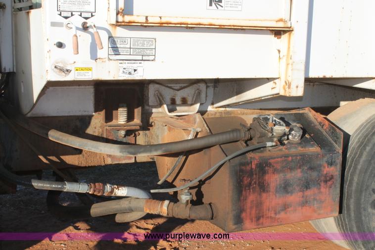 image for item H8036 1991 Ford F800 refuse truck