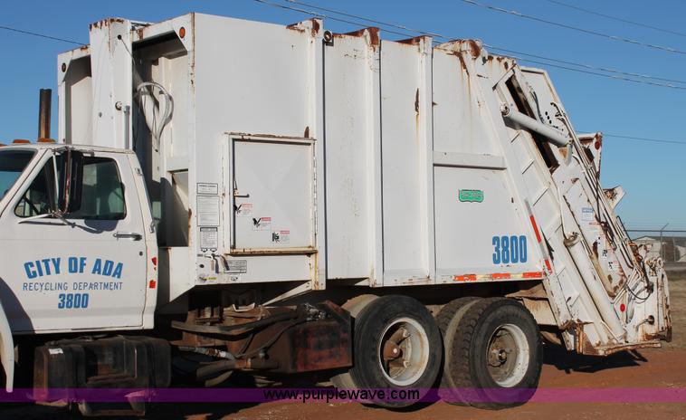 image for item H8036 1991 Ford F800 refuse truck