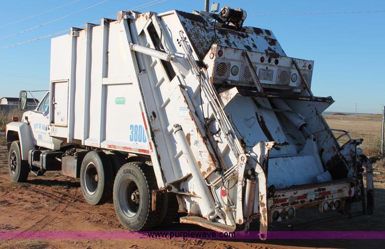 image for item H8036 1991 Ford F800 refuse truck