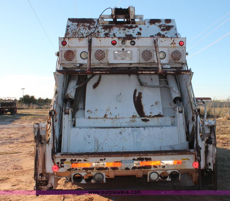 image for item H8036 1991 Ford F800 refuse truck