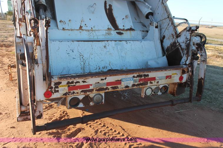 image for item H8036 1991 Ford F800 refuse truck