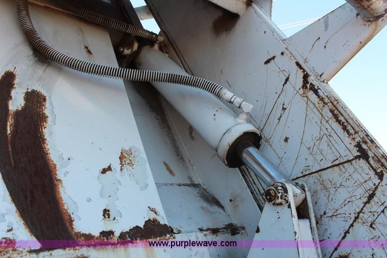 image for item H8036 1991 Ford F800 refuse truck