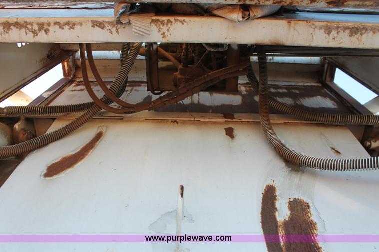 image for item H8036 1991 Ford F800 refuse truck