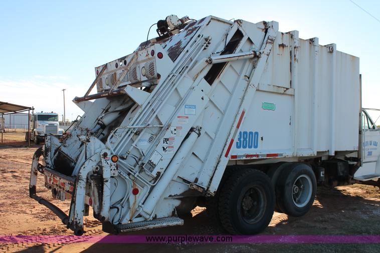 image for item H8036 1991 Ford F800 refuse truck