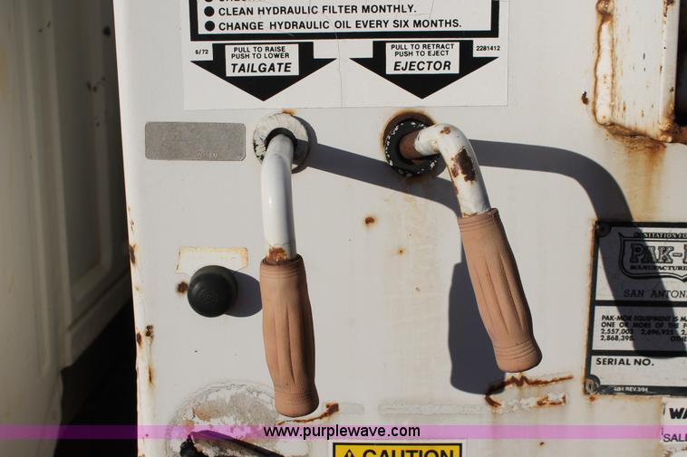 image for item H8036 1991 Ford F800 refuse truck