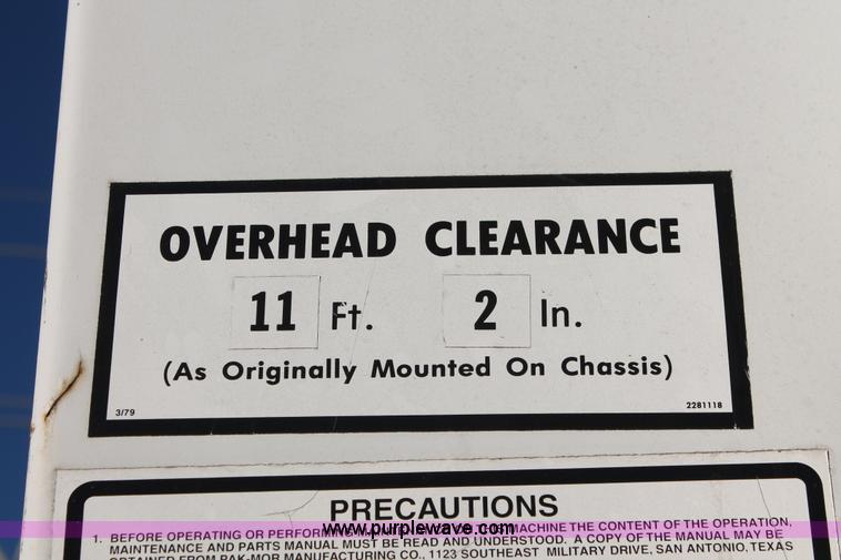 image for item H8036 1991 Ford F800 refuse truck