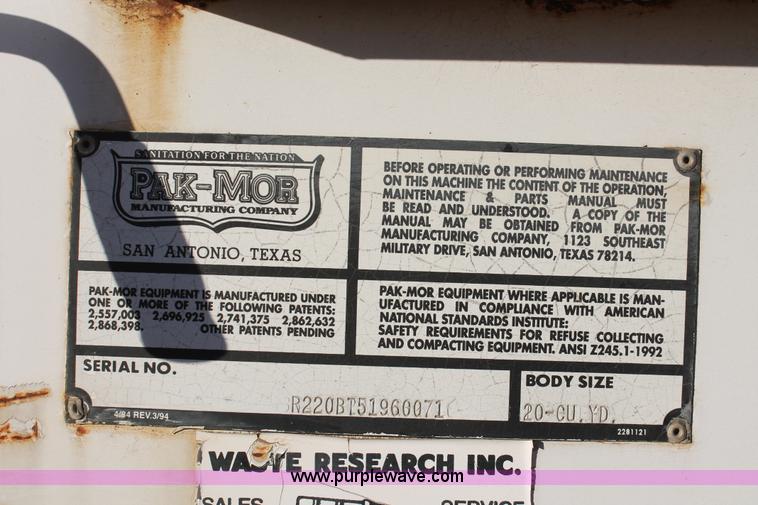 image for item H8036 1991 Ford F800 refuse truck