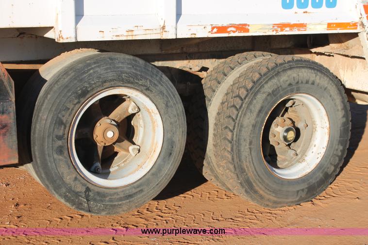 image for item H8036 1991 Ford F800 refuse truck