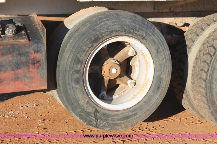 image for item H8036 1991 Ford F800 refuse truck