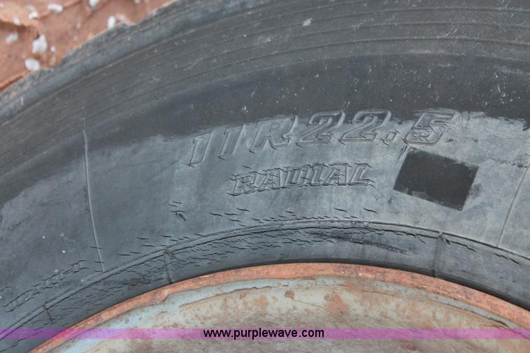 image for item H8036 1991 Ford F800 refuse truck